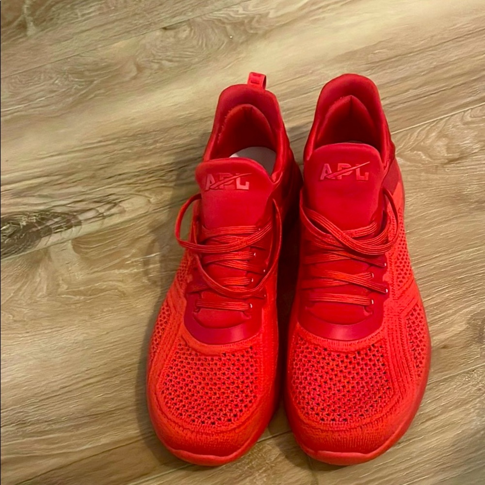 New never worn APL